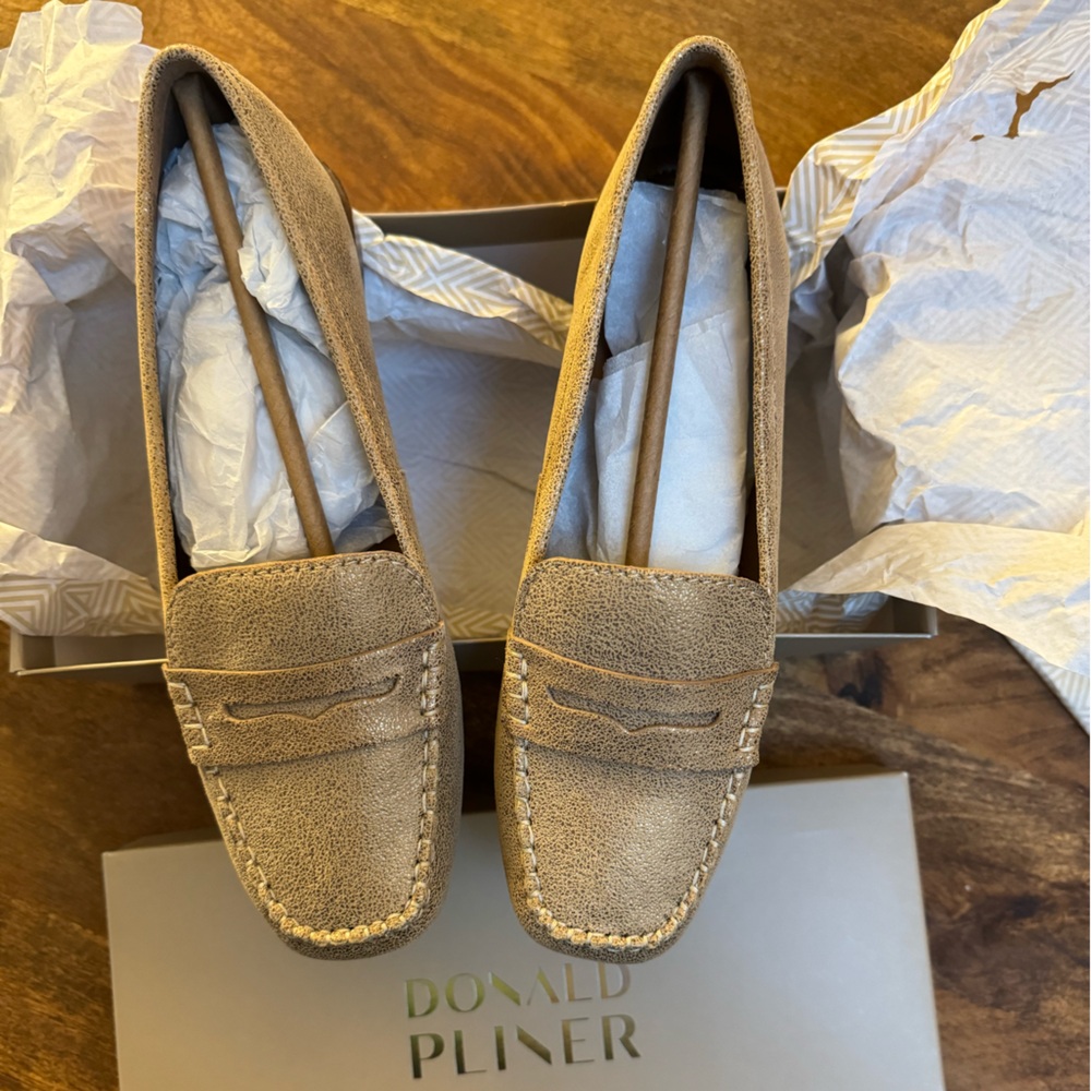 Brand New Donald Pliner Binah Leather Loafer, Light Bronze, Size 7.5